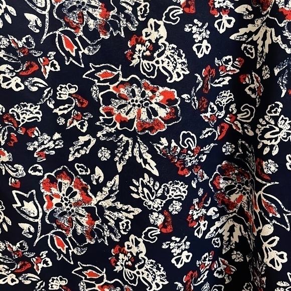 Navy Muti-Floral Top XL 16-18 - Picture 2 of 4